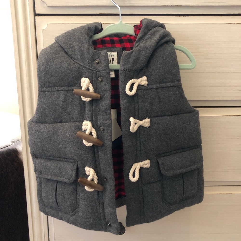 Adorable grey buffalo check puffer vest. NWT!